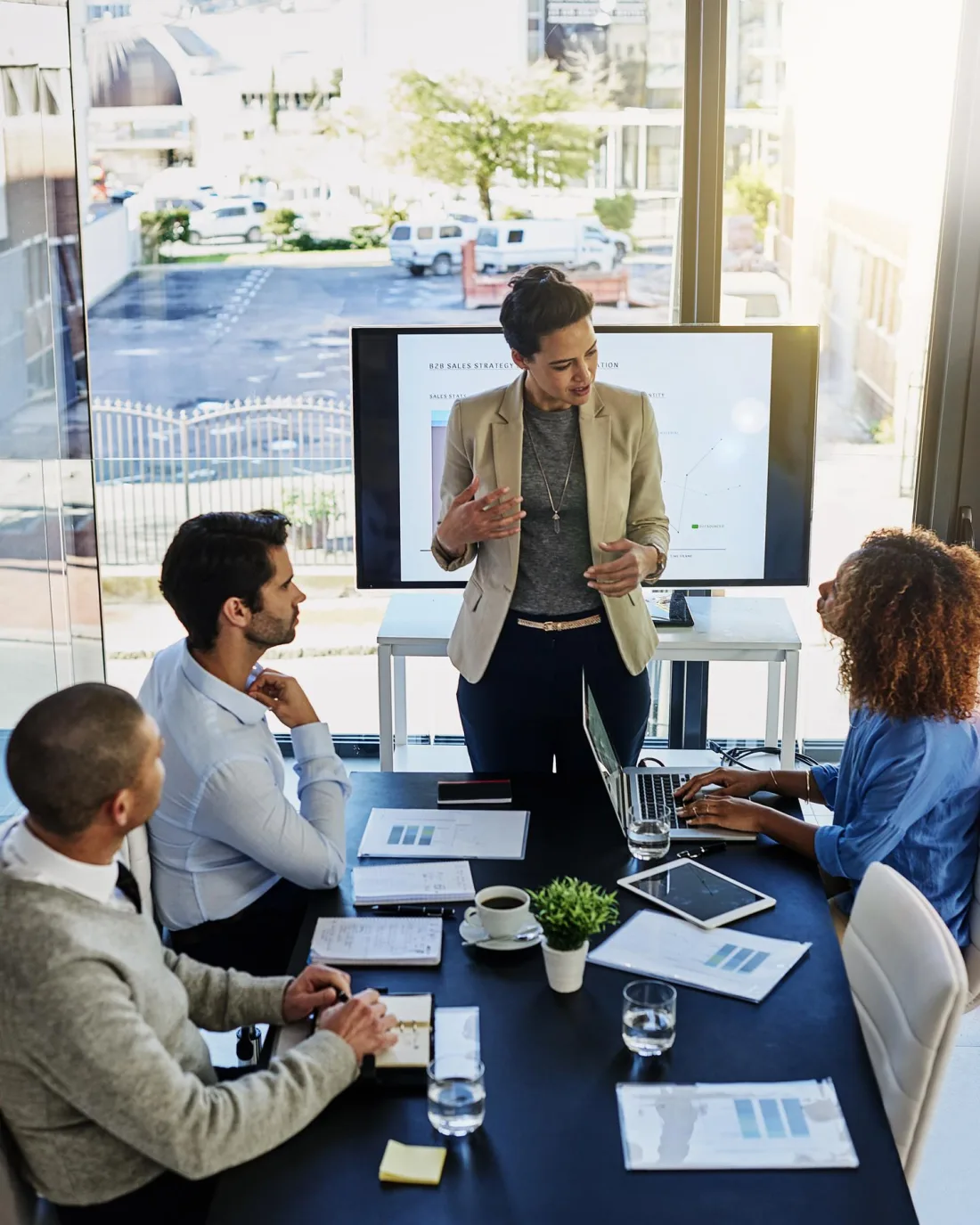 Consultant leading a technology strategy discussion with a project team